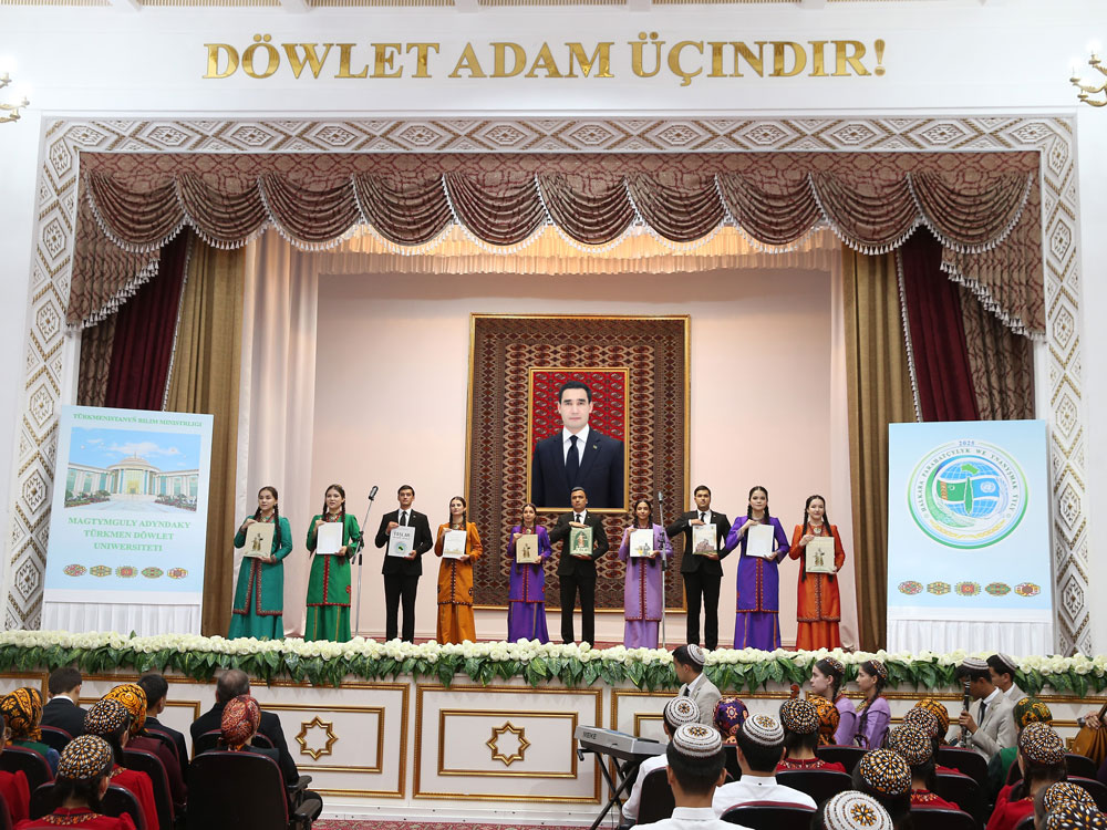 “Magtymguly Pyragy – parahatçylygy wasp eden dana şahyr” atly maslahat geçirildi