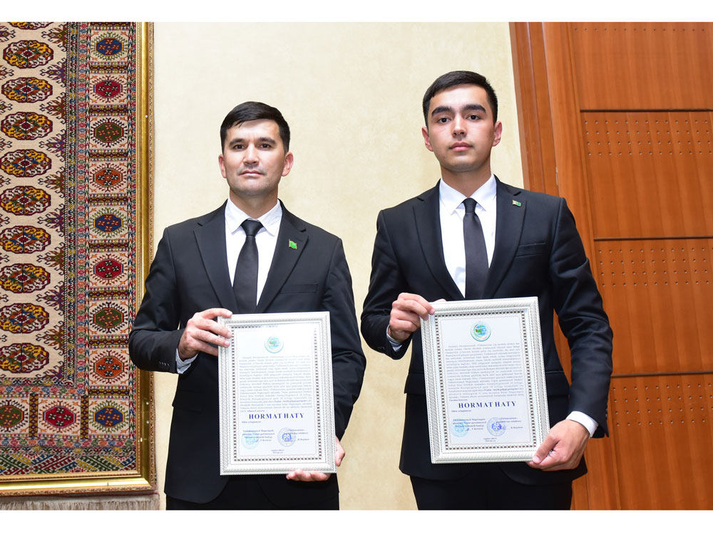 Uniwersitetimiziň talyplary döredijilik bäsleşiginde ýeňiji boldular