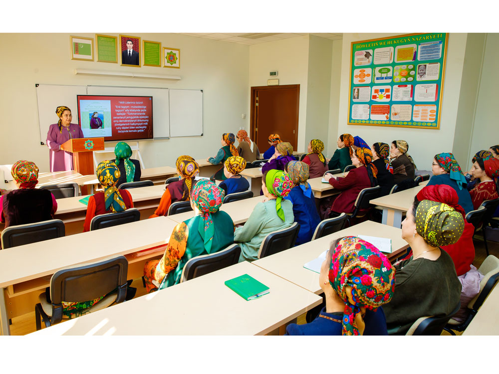 “Zenanlar biziň Diýarymyzyň buýsanjydyr” atly maslahat geçirildi